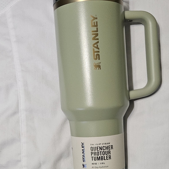 Stanley  Tumbler 40 oz (1.18 L)Soft olive green color. - Picture 2 of 6